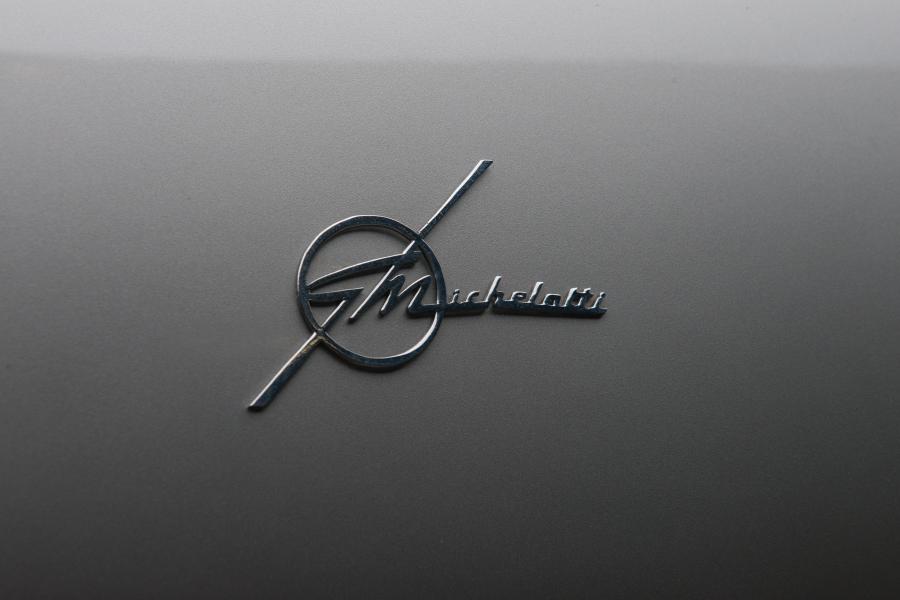 Логотип Maserati 5000 GT Coupe (AM103.016) 1961 года  (фото 16 из 23)